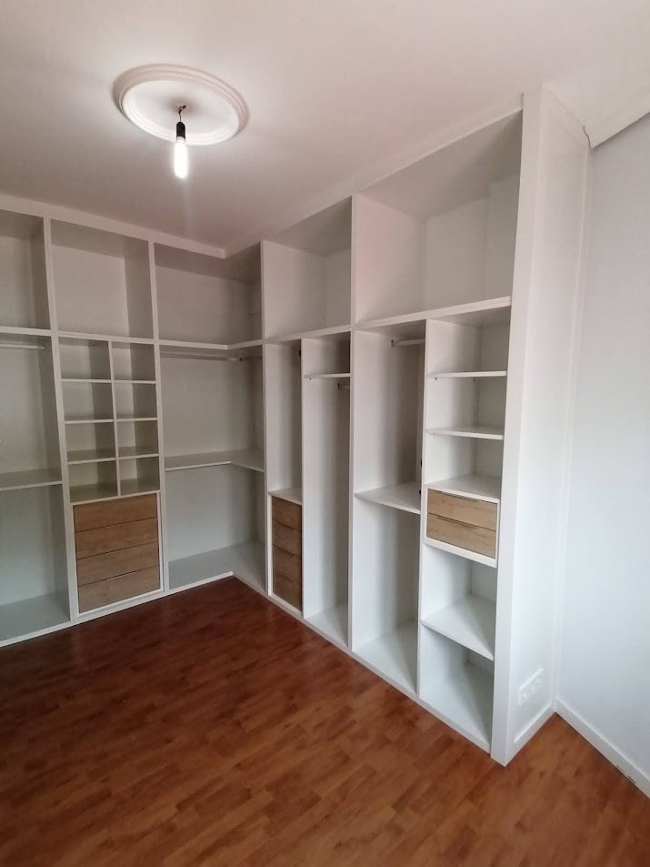 dormitorio con vestidor estilo nordico